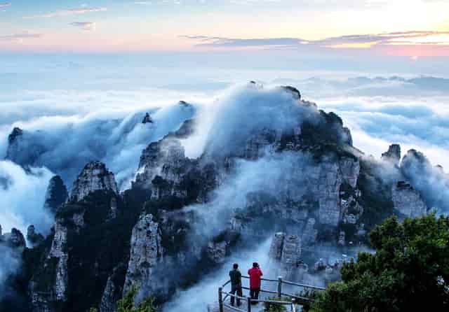 一觉醒来，脖子为啥动不了了？不只是枕头的错，还有这2大原因！